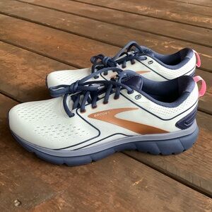 Brooks Transmit 3 Brand New 9.5